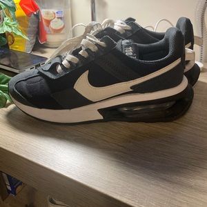 🎈SOLD🎈Nike air max pre-day tennis shoes